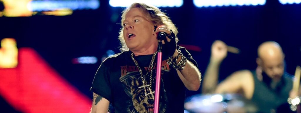 Axl-Rose-pede-desculpa-aos-fas-e-disse-que-esta-com-problemas-na-voz-1024x384