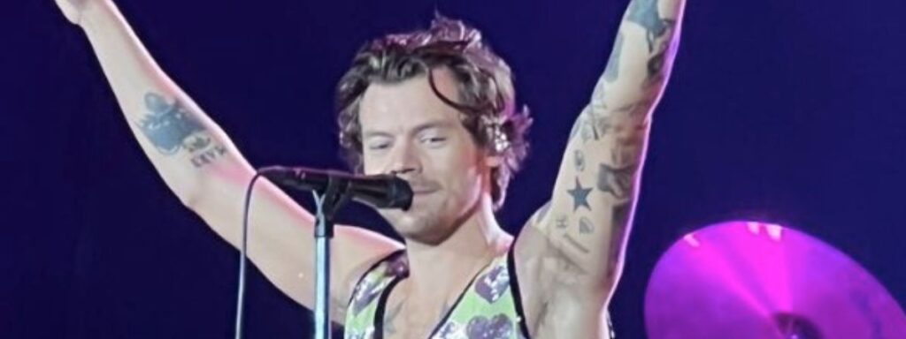 harry-styles-canta-música-da-ivete-sangalo-em-show-1024x384